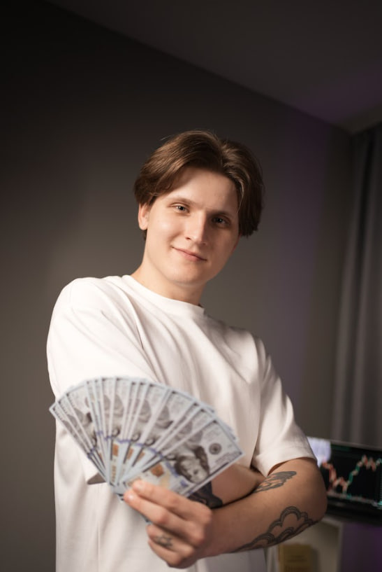 Logan. A wealthy and successful woman trader